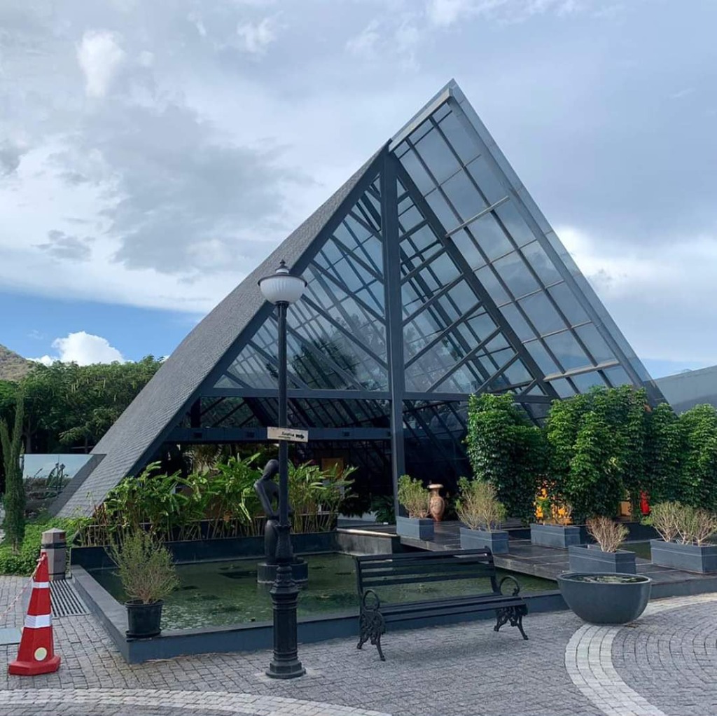 Modern A-frame structural steel and glass building by Roofopolis