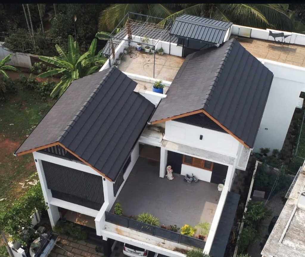 Contemporary home with multi-level flat black clay tiles by Roofopolis